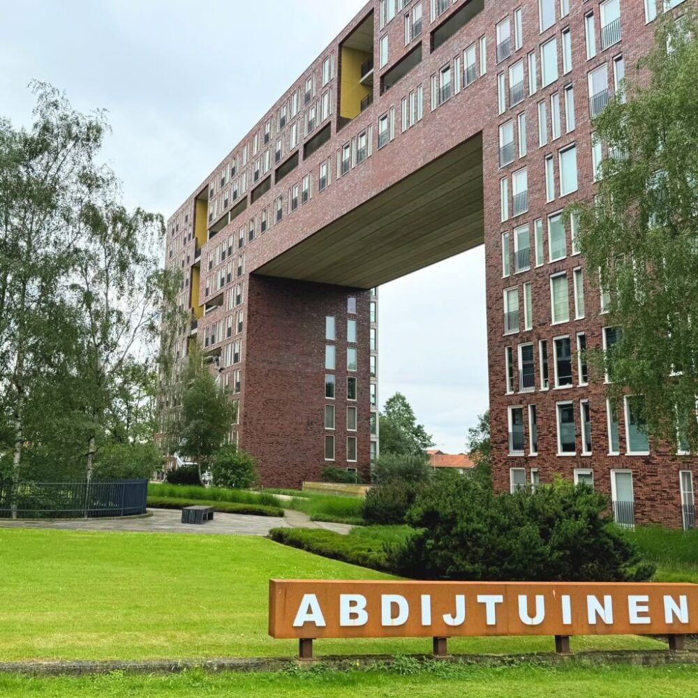 glasbewassing en gevelreiniging wooncomplex abdijtuinen